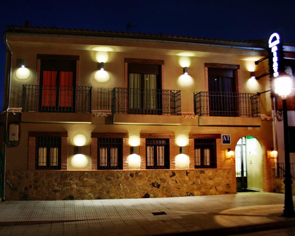 Apartamentos Turisticos Mirayuste Guadalupe  Exterior photo