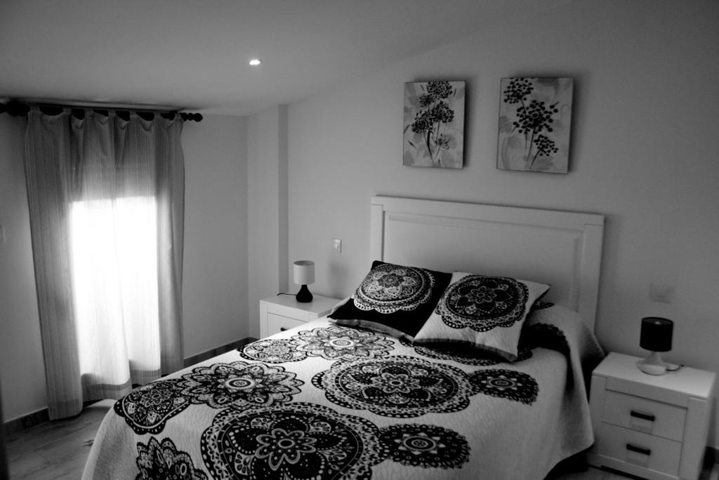 Apartamentos Turisticos Mirayuste Guadalupe  Exterior photo